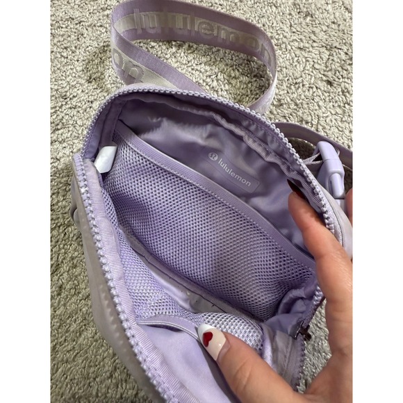 Lululemon Everywhere Belt Bag Purple Athleisure Crossbody Workout Gorpcore - Picture 4 of 4